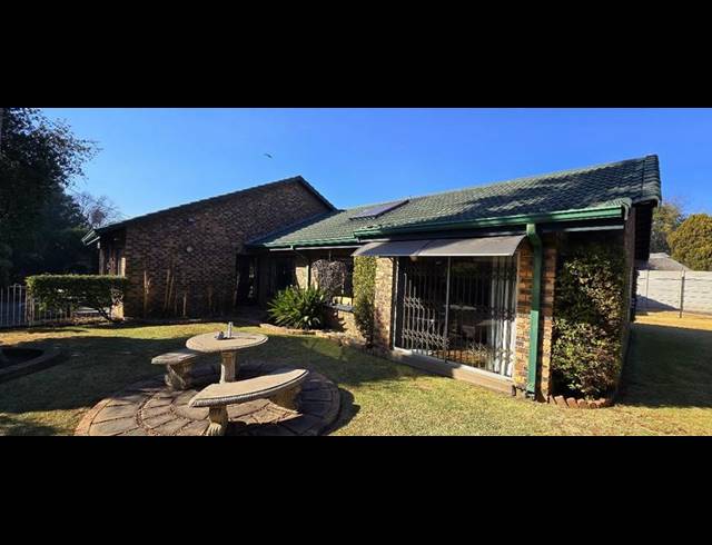4 BEDROOM HOUSE FOR SALE IN VAALPARK